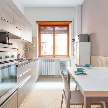 Daire St Peters Colorful 3bdr Roma